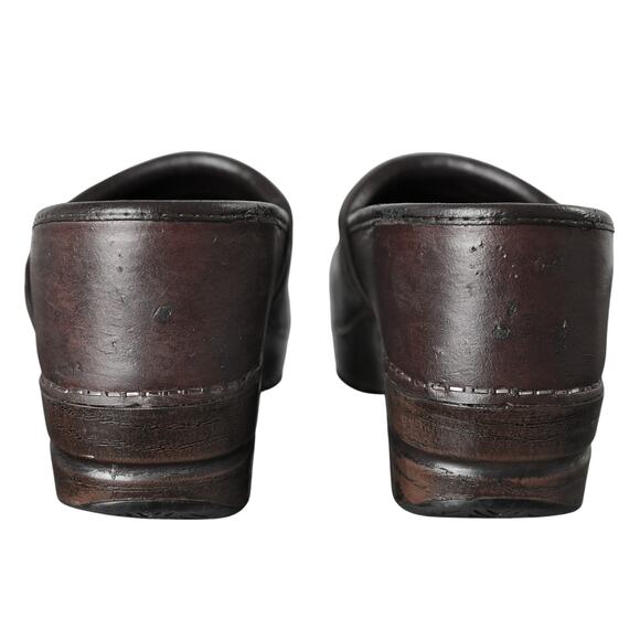 Women's Brown Leather Dansko Clogs - Size 39 / US 8.5 - Picture 4 of 9